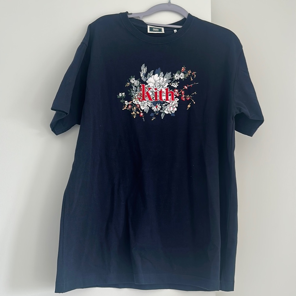 Kith tee with design